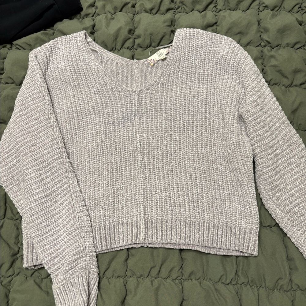Cozy V-Neck Cropped Women’s Sweater - Light Gray